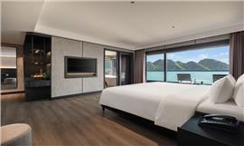 Senior balcony suite